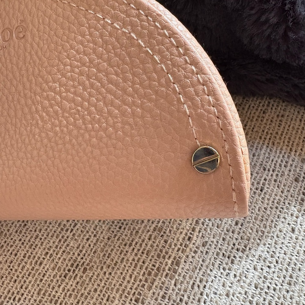 CHLOE, 💯 Authentic Pink Leather Logo Embossed Cosmetic Bag - Picture 6 of 16
